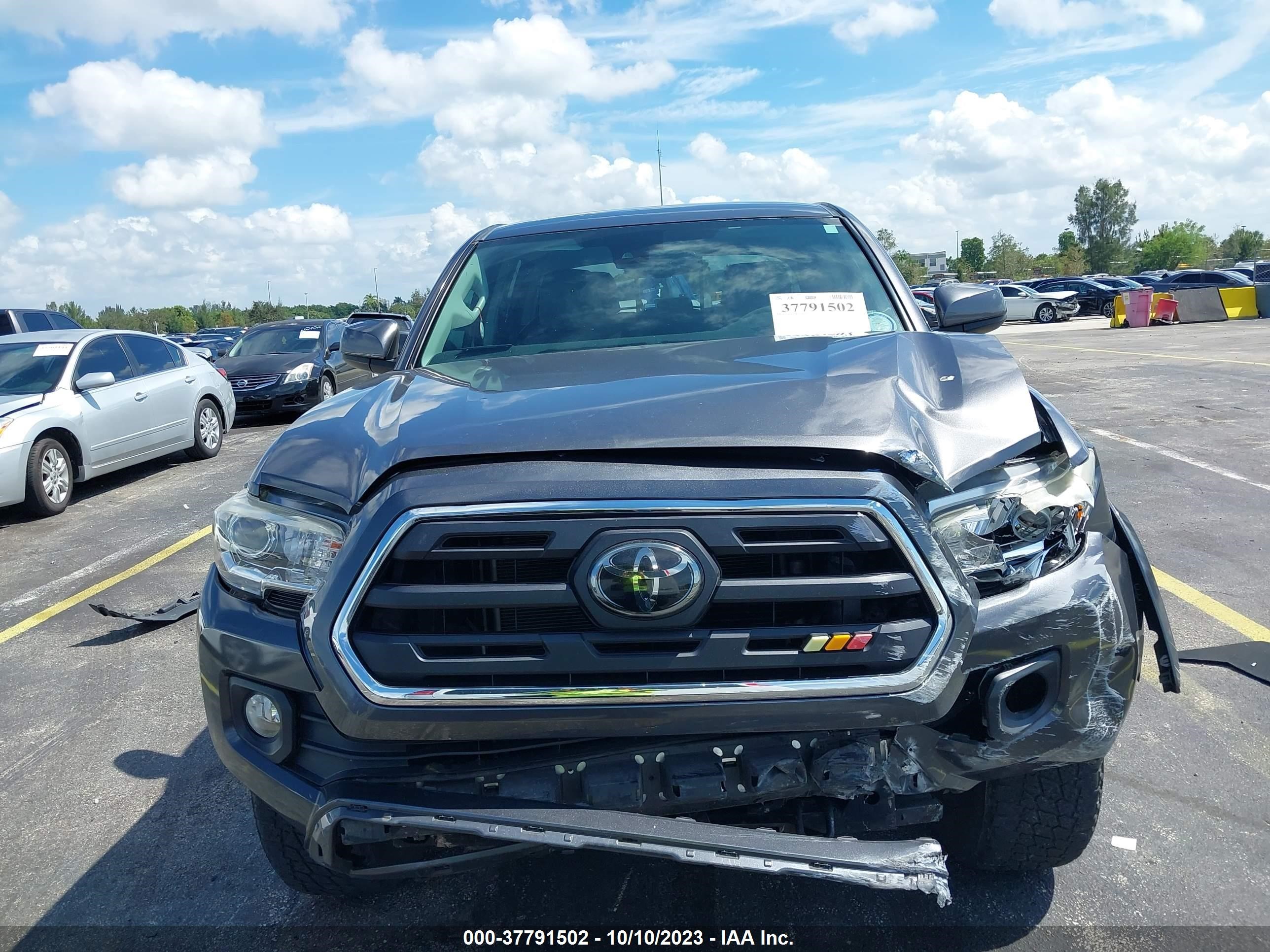 Photo 11 VIN: 5TFAZ5CN4JX058958 - TOYOTA TACOMA 