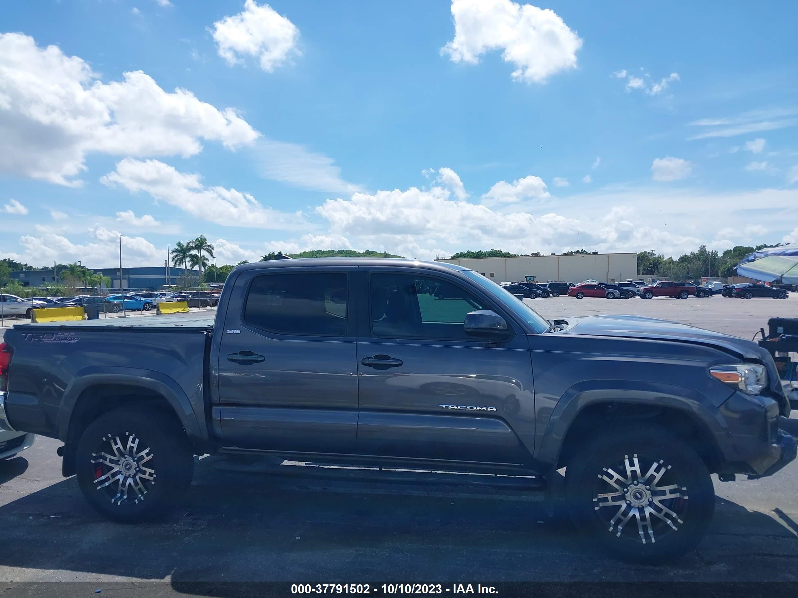 Photo 12 VIN: 5TFAZ5CN4JX058958 - TOYOTA TACOMA 