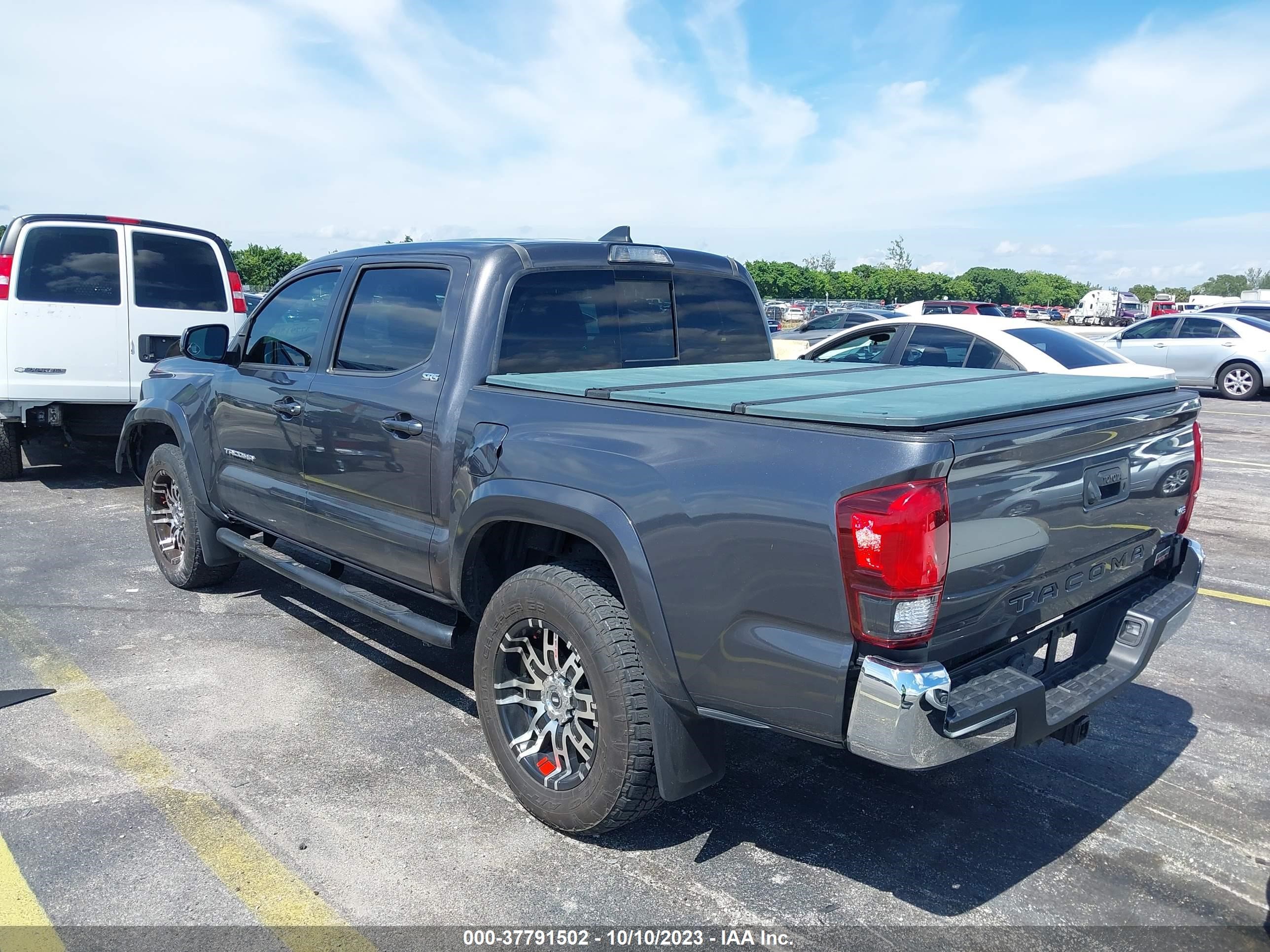 Photo 2 VIN: 5TFAZ5CN4JX058958 - TOYOTA TACOMA 