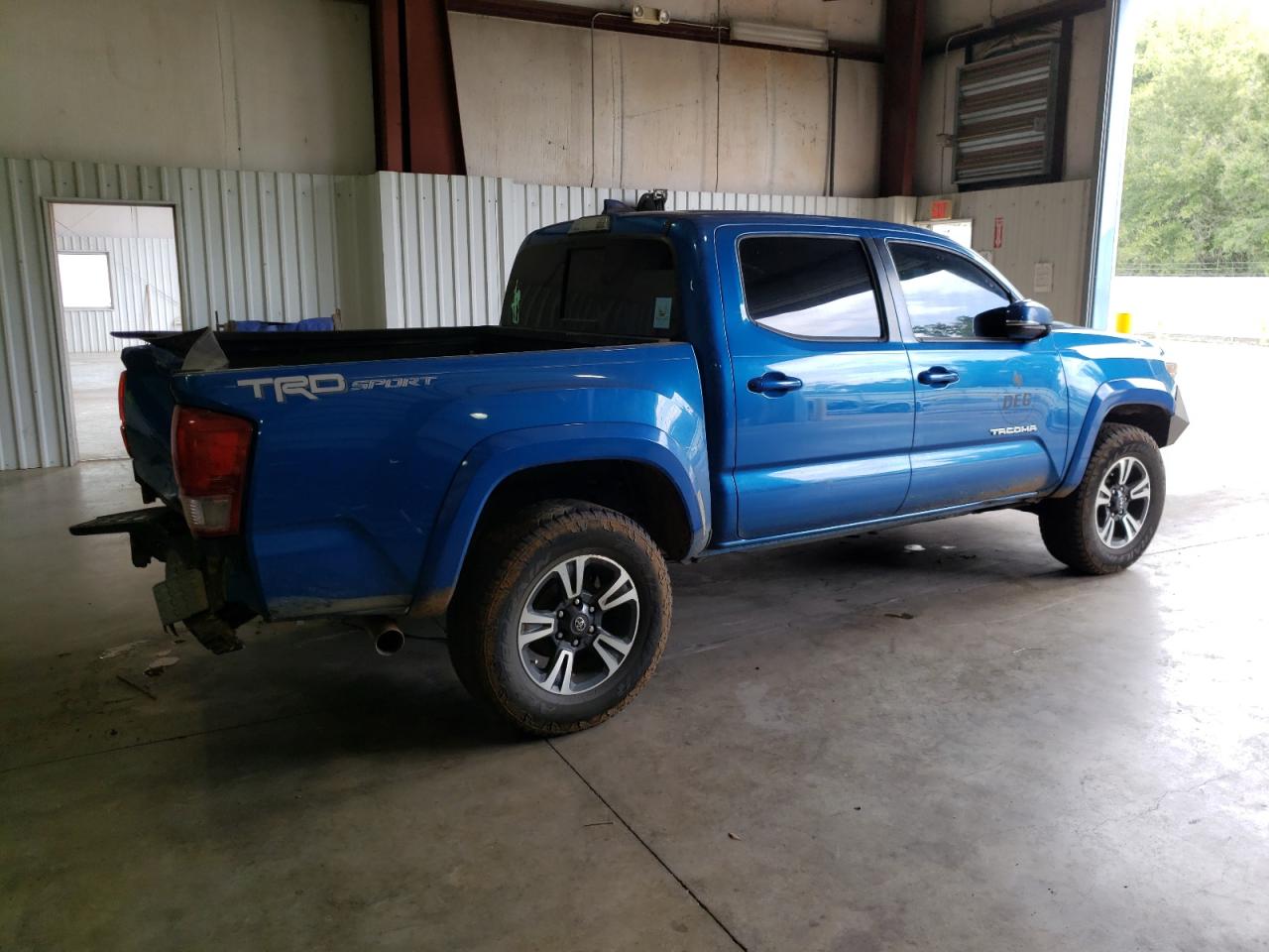 Photo 2 VIN: 5TFAZ5CN6HX022747 - TOYOTA TACOMA 