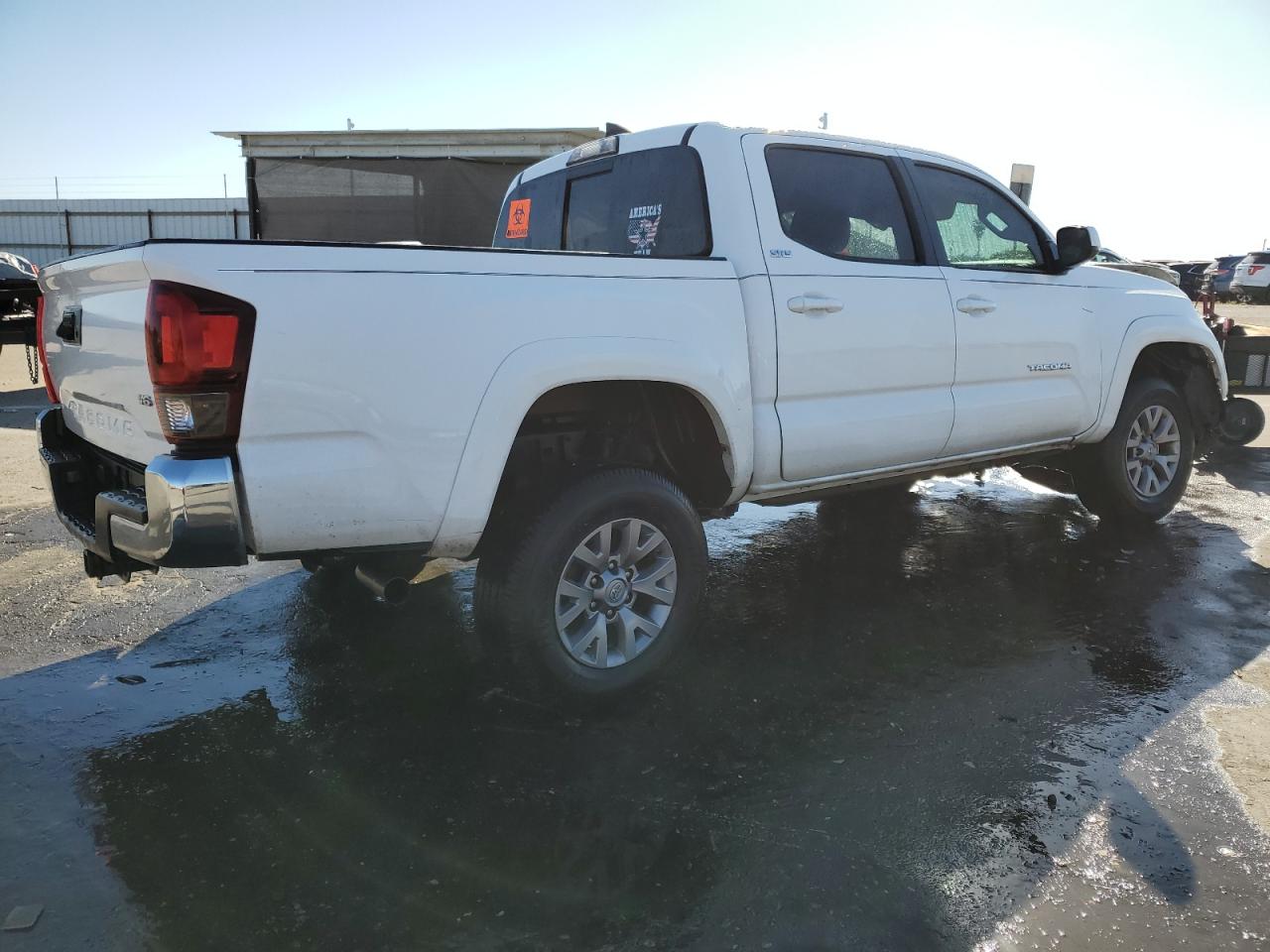 Photo 2 VIN: 5TFAZ5CN6JX070058 - TOYOTA TACOMA 