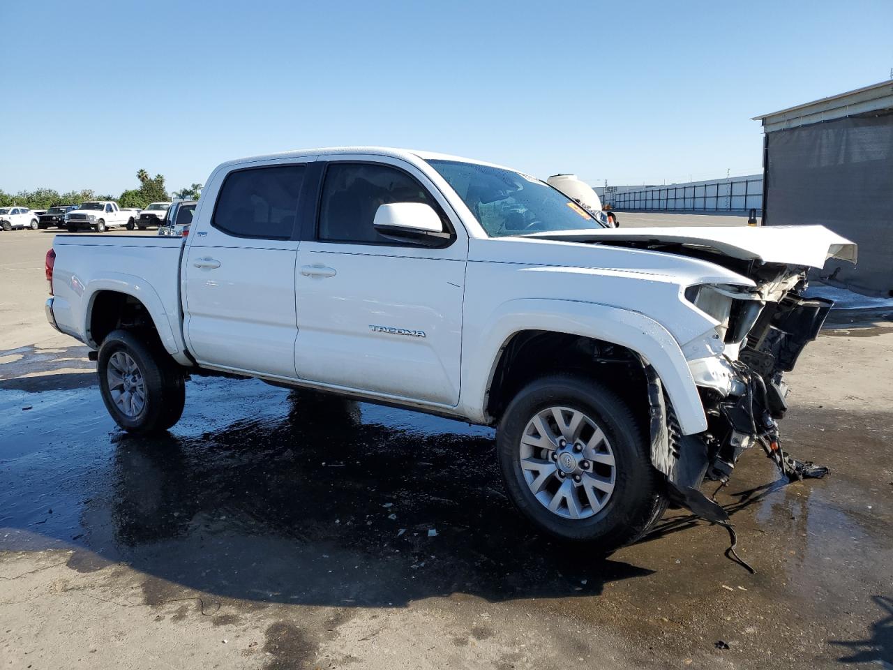 Photo 3 VIN: 5TFAZ5CN6JX070058 - TOYOTA TACOMA 