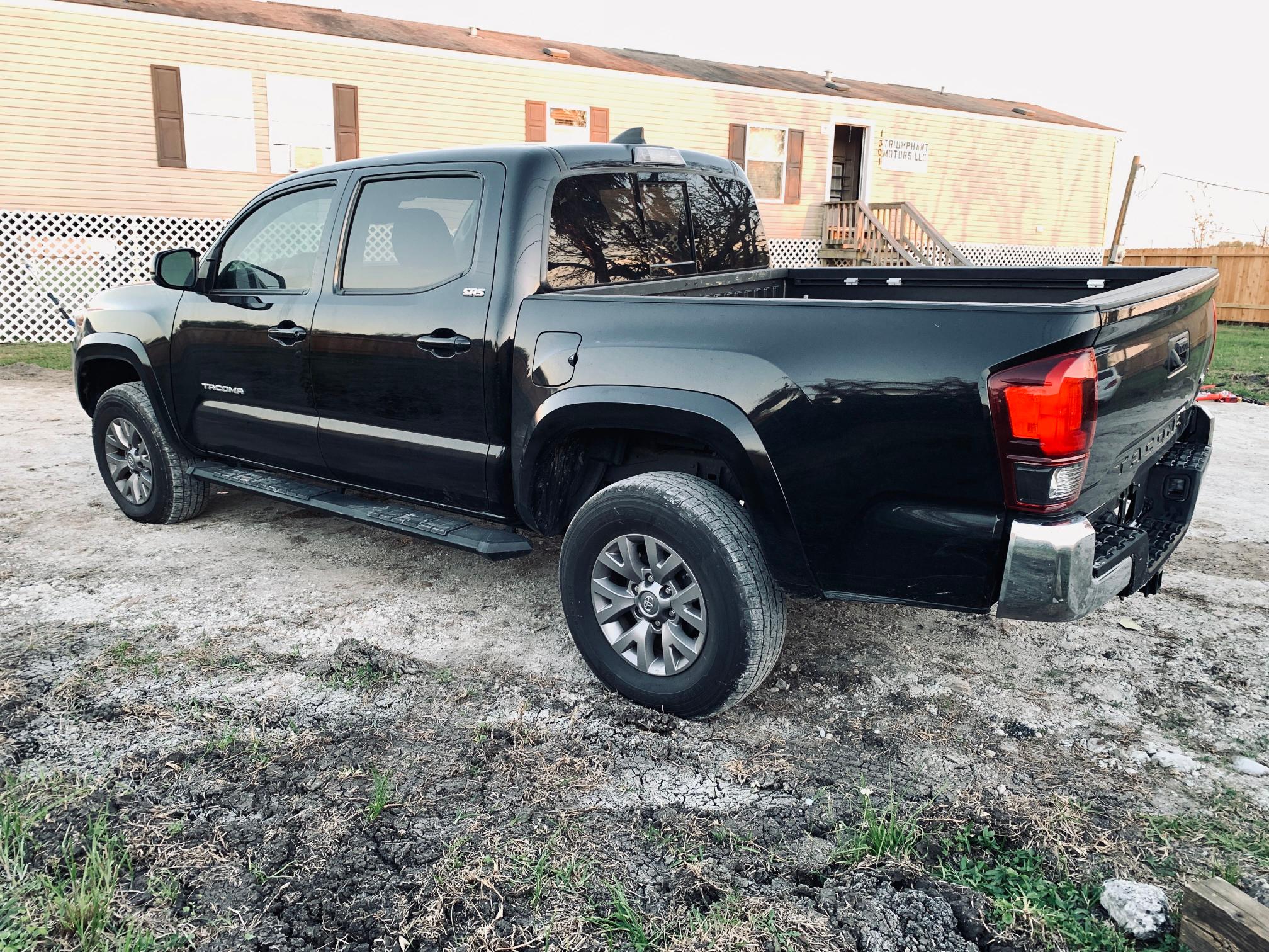 Photo 2 VIN: 5TFAZ5CN6JX070318 - TOYOTA TACOMA DOU 