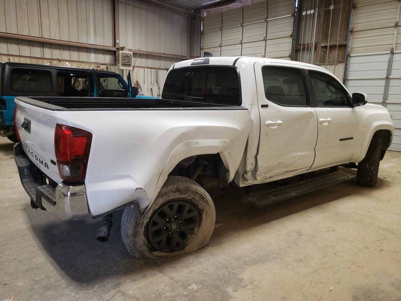 Photo 2 VIN: 5TFAZ5CN6MX099659 - TOYOTA TACOMA 