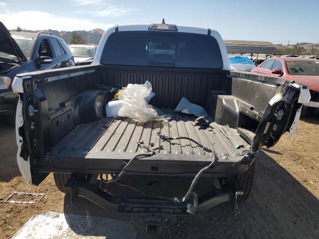 Photo 5 VIN: 5TFAZ5CN7JX058596 - TOYOTA TACOMA DOU 