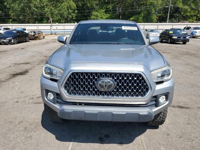 Photo 4 VIN: 5TFAZ5CN7JX059585 - TOYOTA TACOMA DOU 