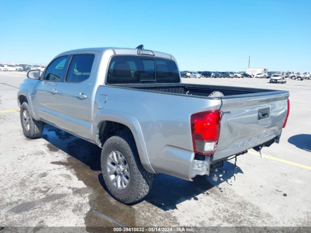 Photo 2 VIN: 5TFAZ5CN7JX064365 - TOYOTA TACOMA 