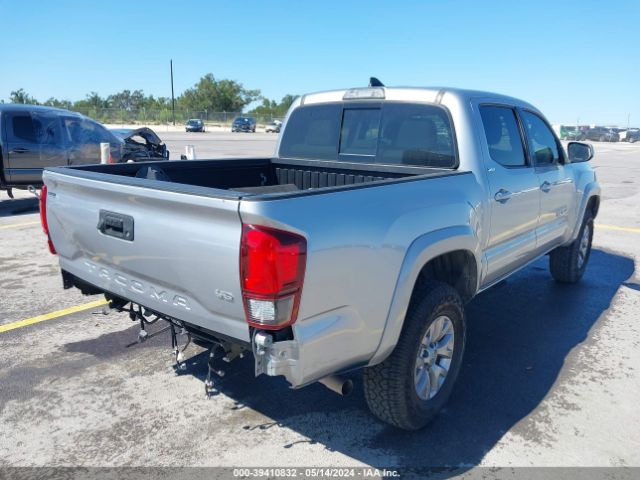 Photo 3 VIN: 5TFAZ5CN7JX064365 - TOYOTA TACOMA 