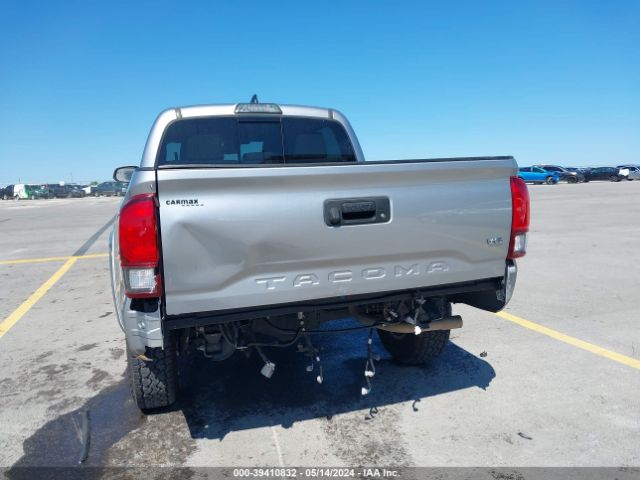 Photo 5 VIN: 5TFAZ5CN7JX064365 - TOYOTA TACOMA 