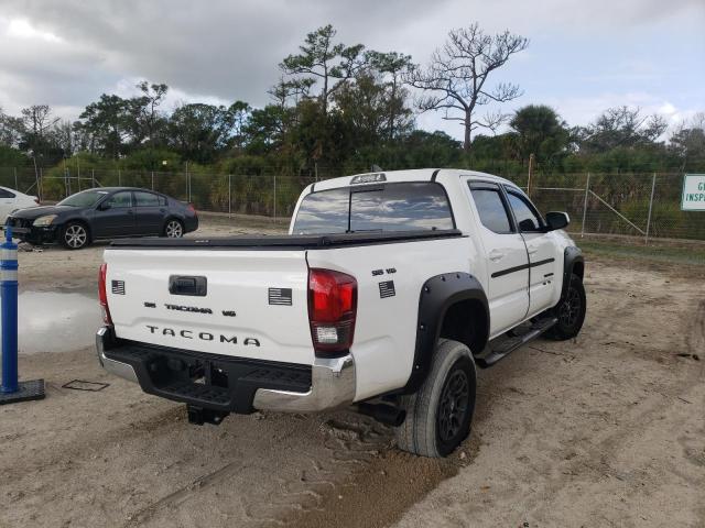 Photo 3 VIN: 5TFAZ5CN7JX070201 - TOYOTA TACOMA DOU 