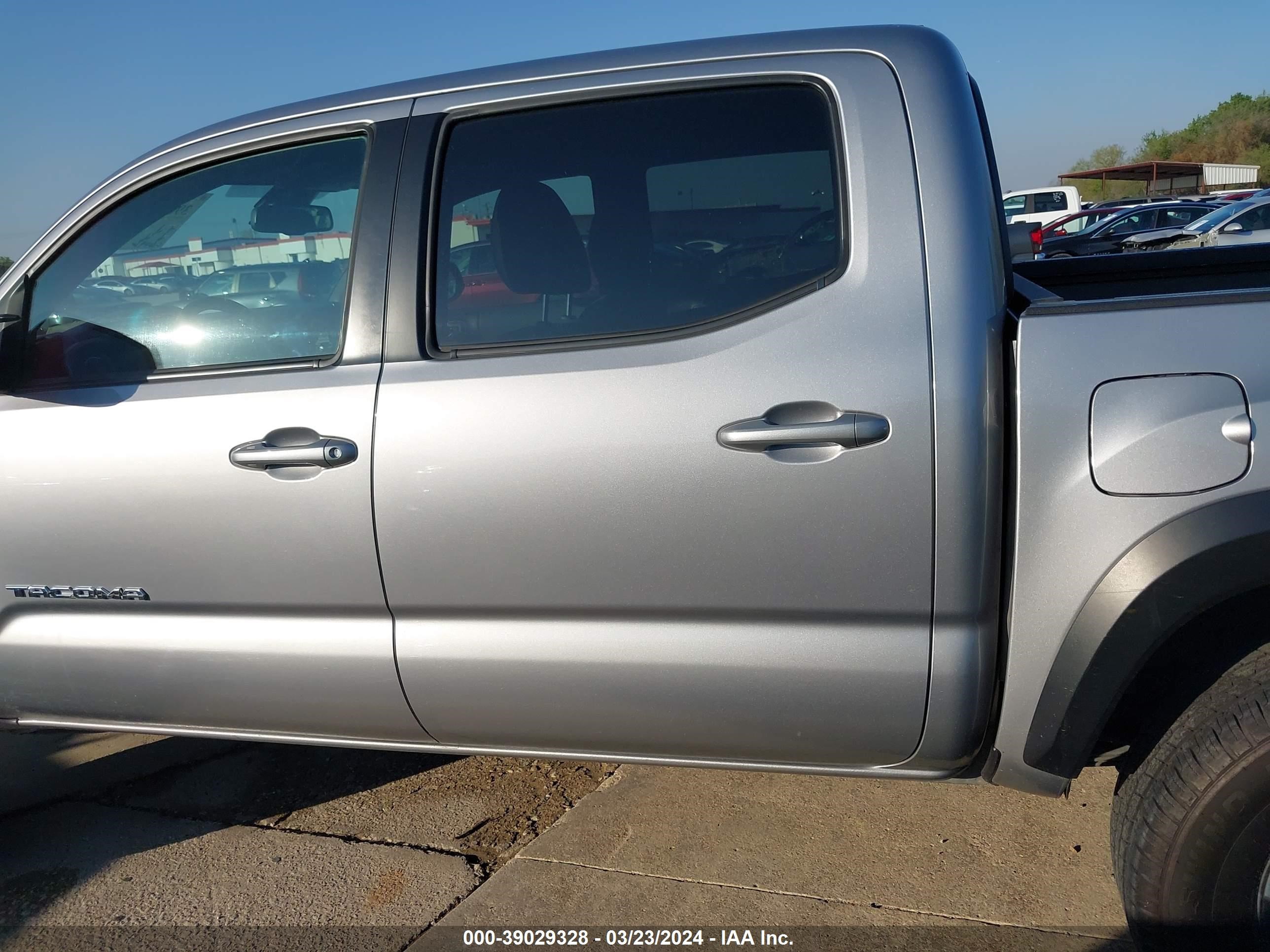 Photo 13 VIN: 5TFAZ5CN7MX109924 - TOYOTA TACOMA 