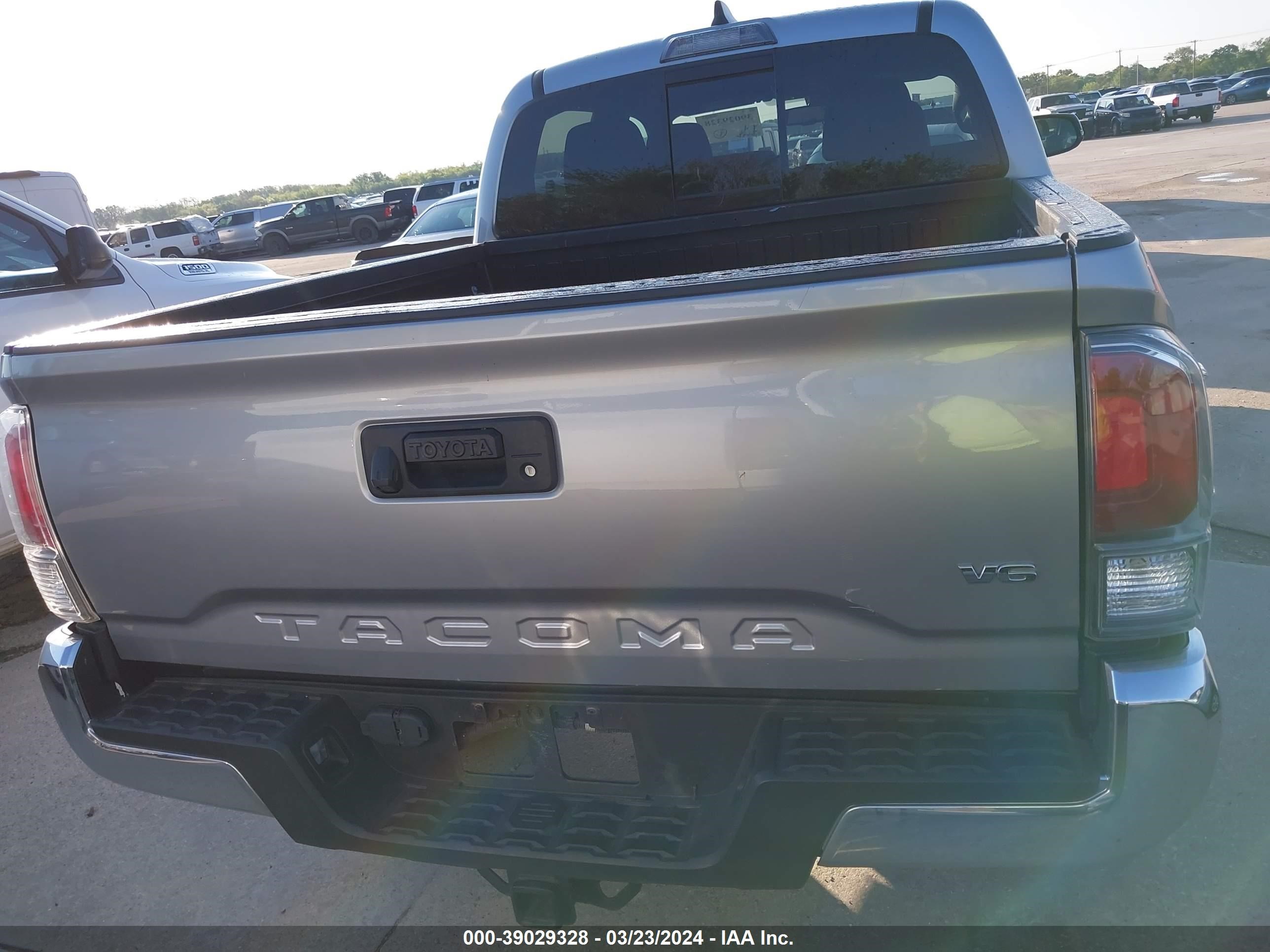 Photo 15 VIN: 5TFAZ5CN7MX109924 - TOYOTA TACOMA 