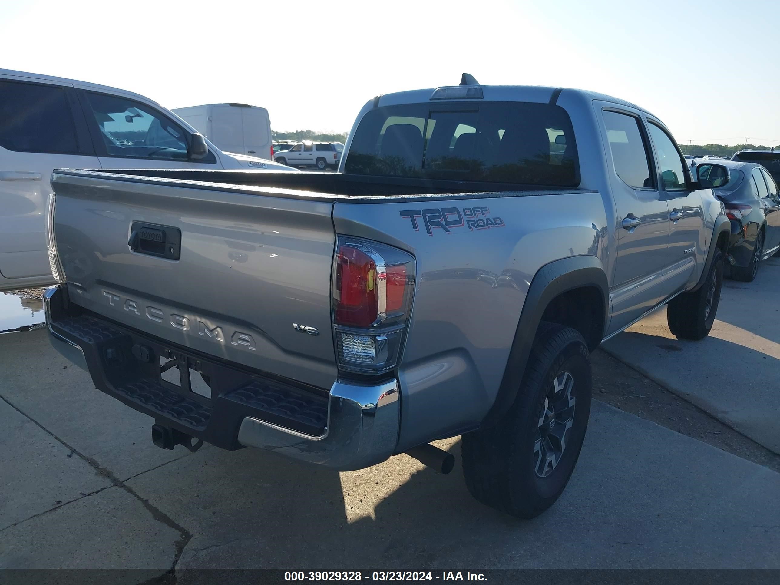 Photo 3 VIN: 5TFAZ5CN7MX109924 - TOYOTA TACOMA 