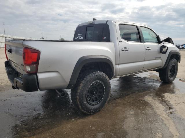 Photo 2 VIN: 5TFAZ5CN8JX070983 - TOYOTA TACOMA 