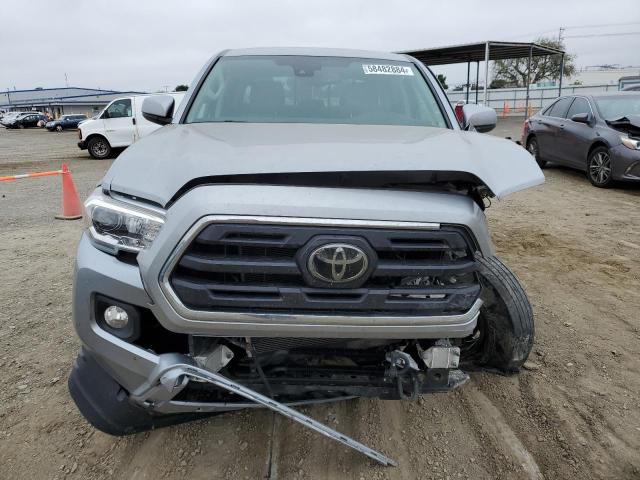 Photo 4 VIN: 5TFAZ5CN9JX056137 - TOYOTA TACOMA DOU 