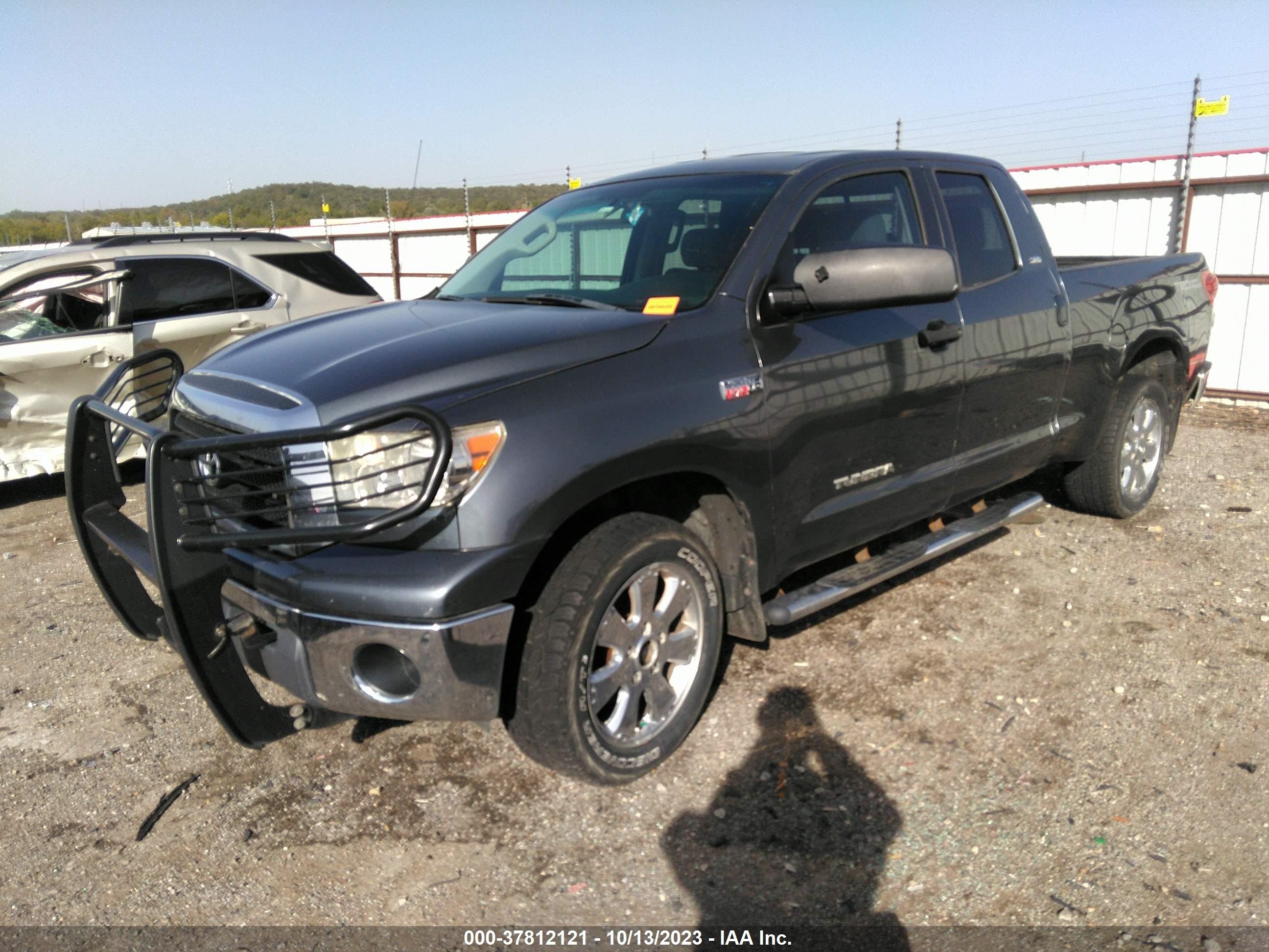 Photo 1 VIN: 5TFBV541X7X031915 - TOYOTA TUNDRA 