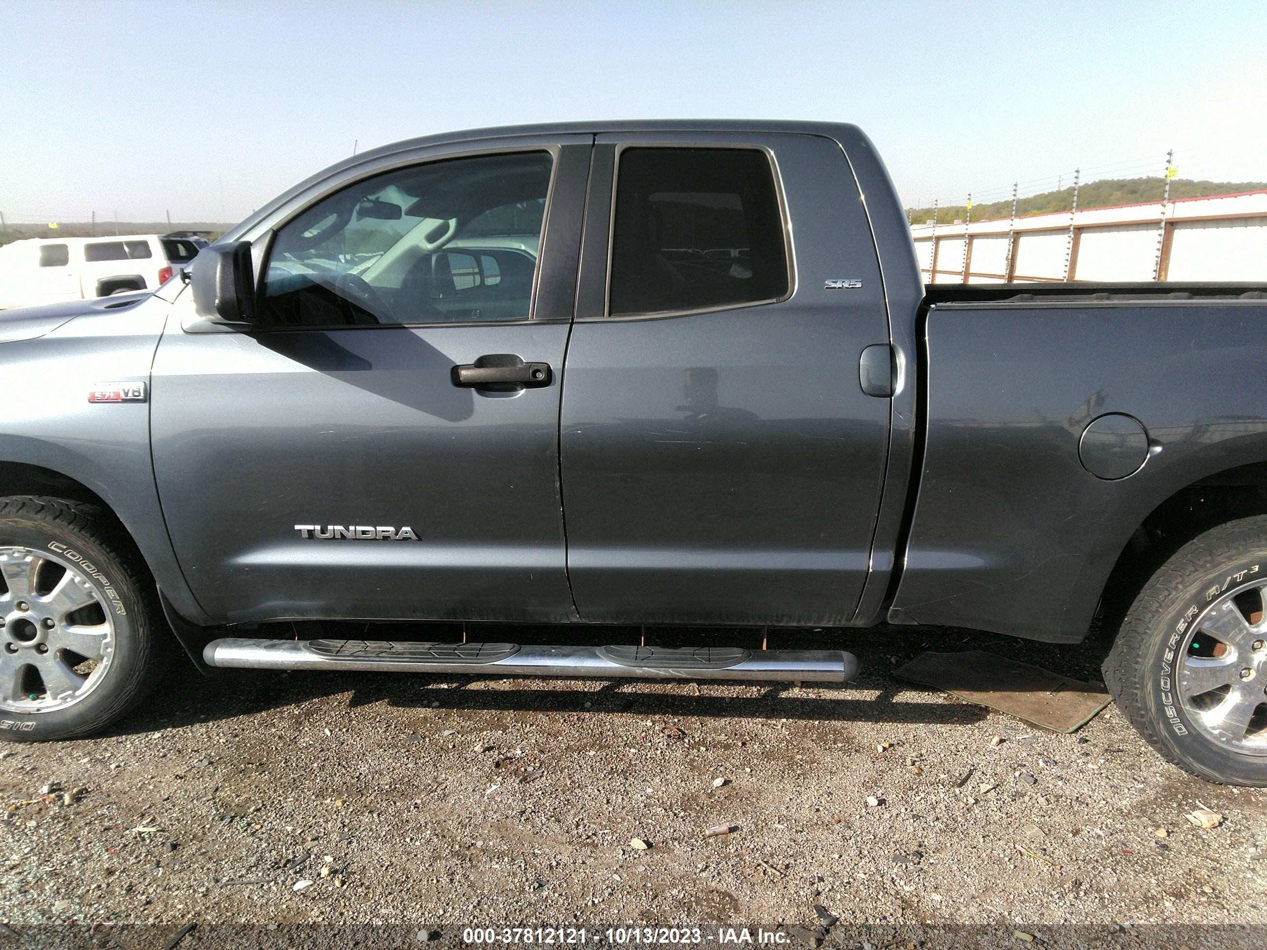 Photo 14 VIN: 5TFBV541X7X031915 - TOYOTA TUNDRA 