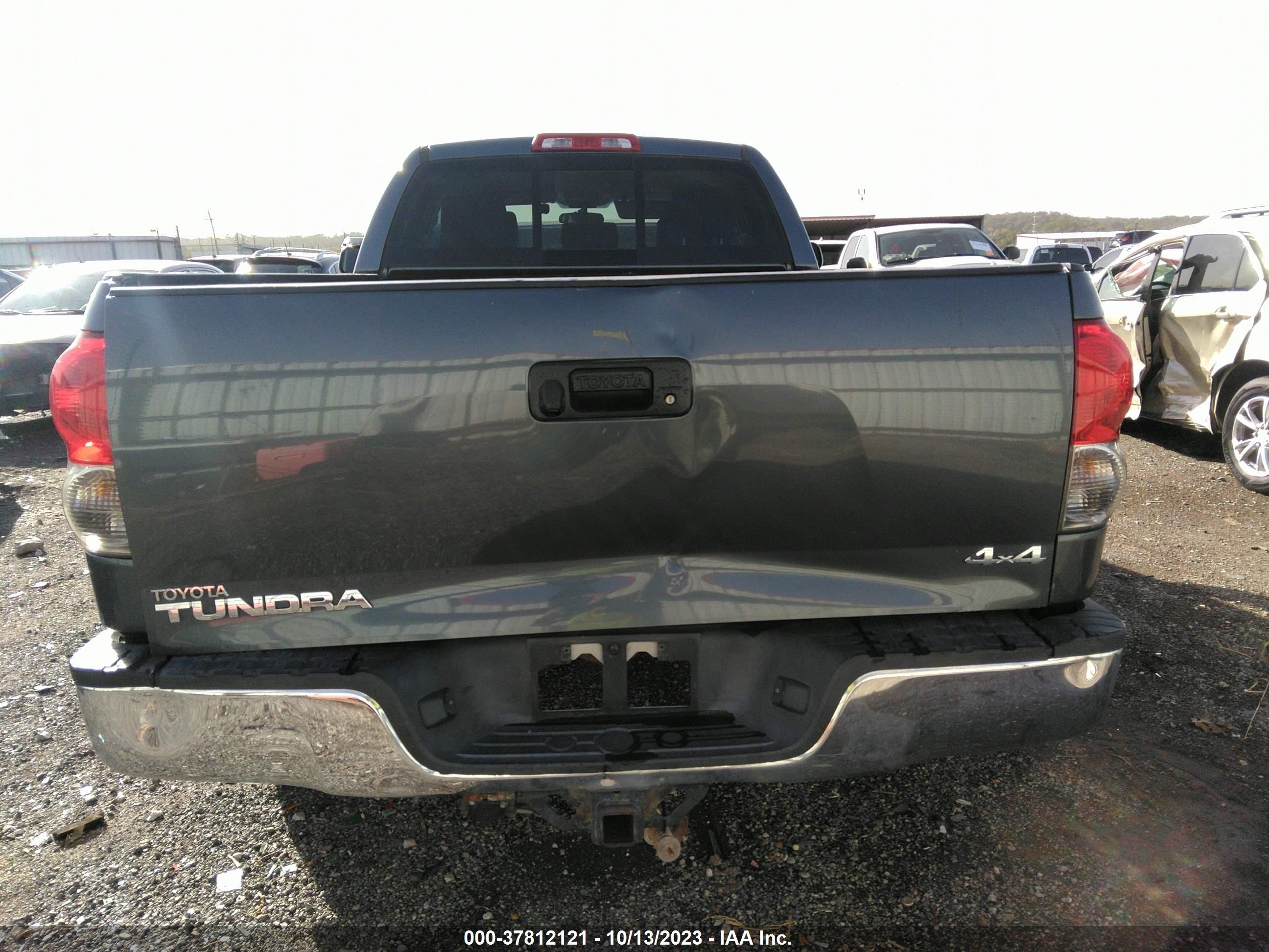 Photo 16 VIN: 5TFBV541X7X031915 - TOYOTA TUNDRA 