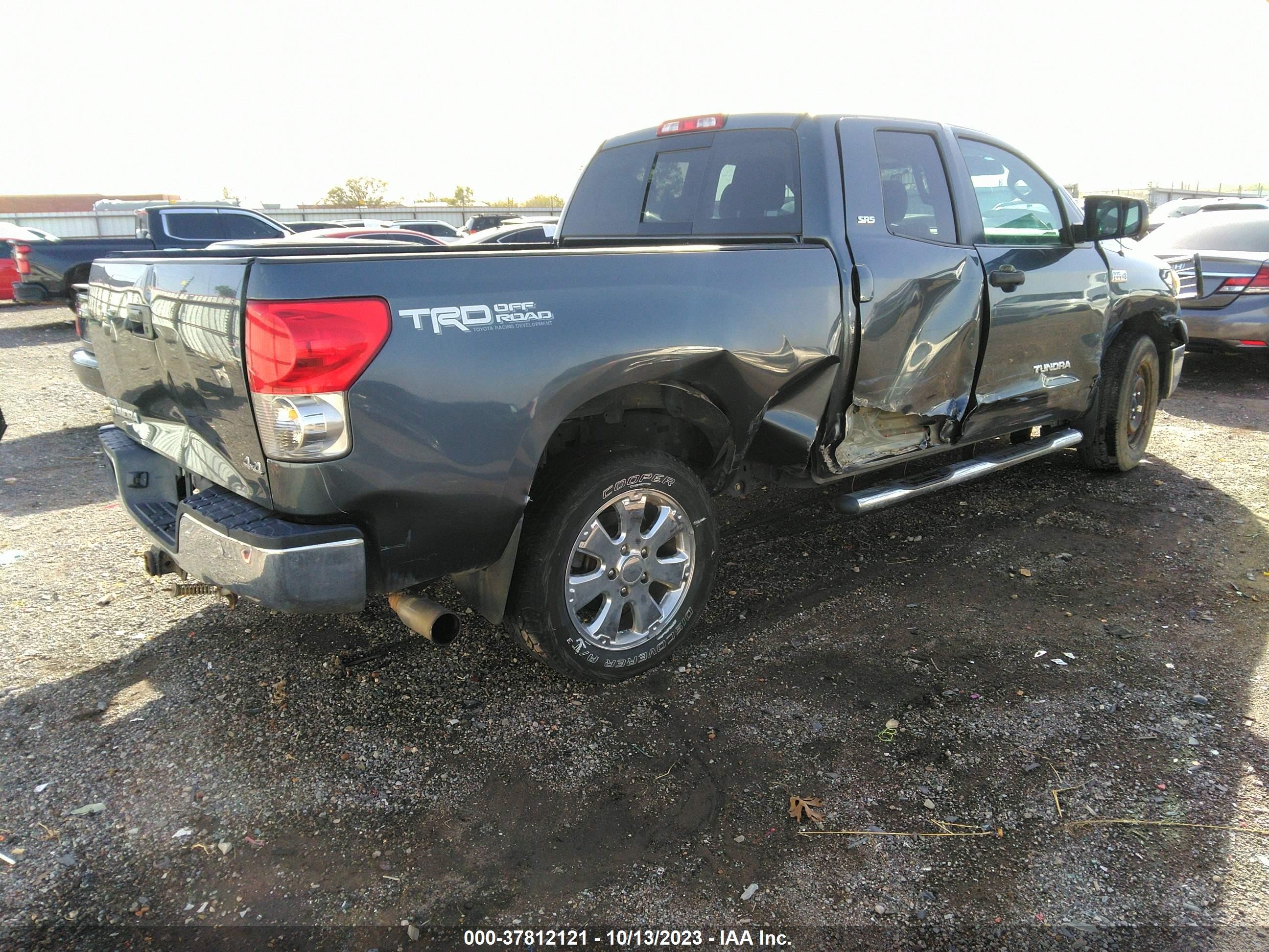 Photo 3 VIN: 5TFBV541X7X031915 - TOYOTA TUNDRA 