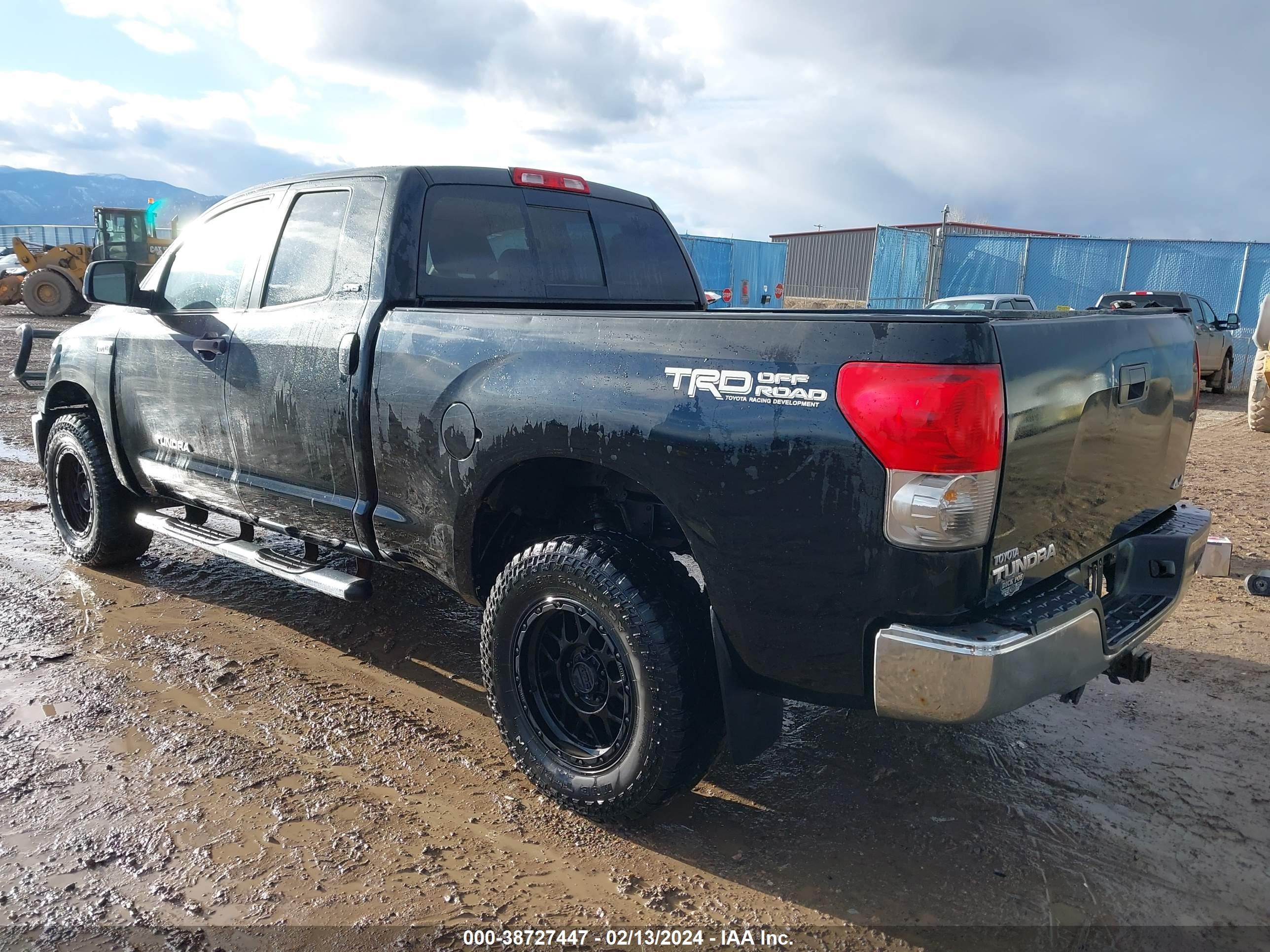 Photo 2 VIN: 5TFBV541X8X072188 - TOYOTA TUNDRA 