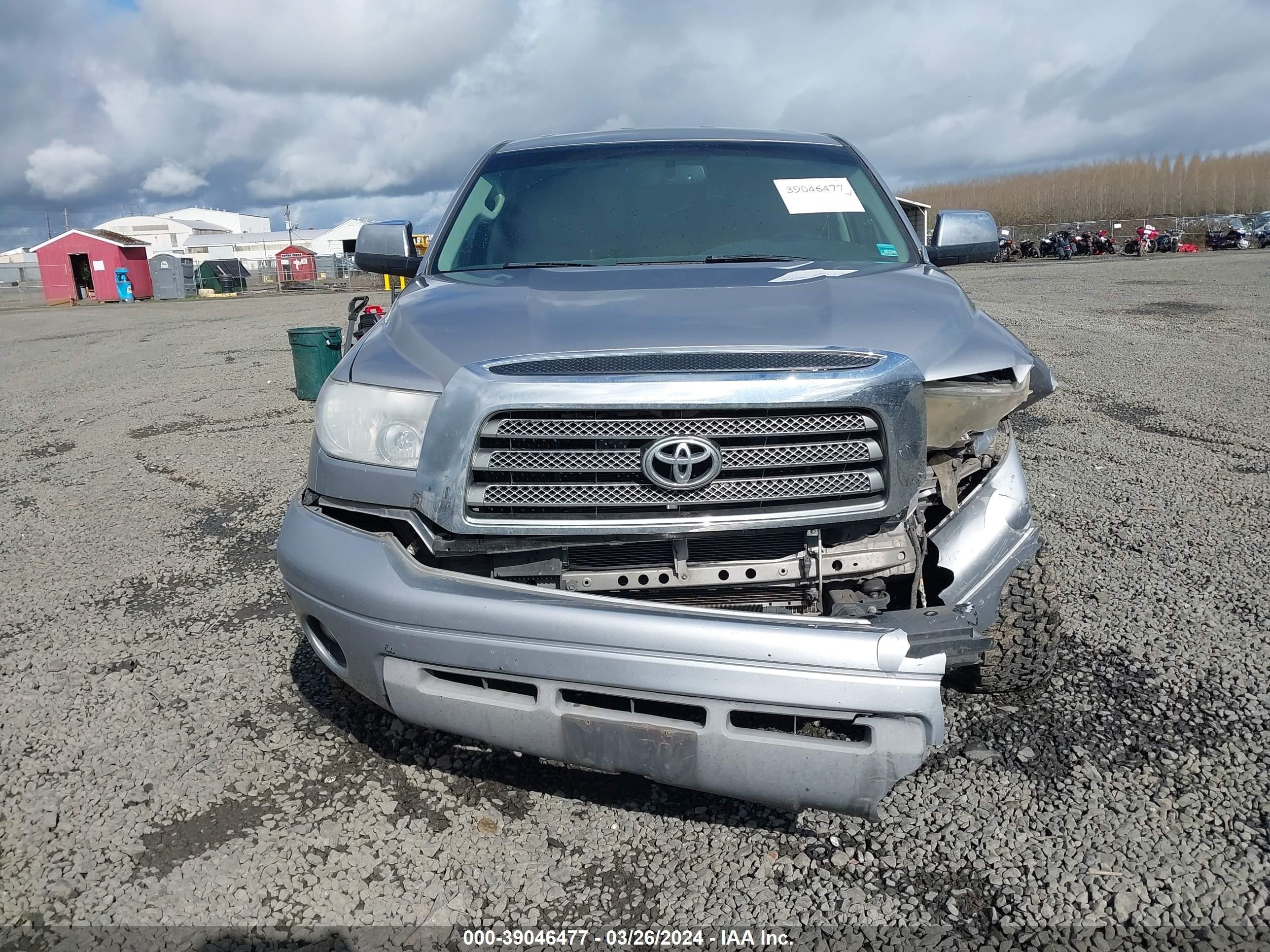 Photo 11 VIN: 5TFBV581X8X068118 - TOYOTA TUNDRA 