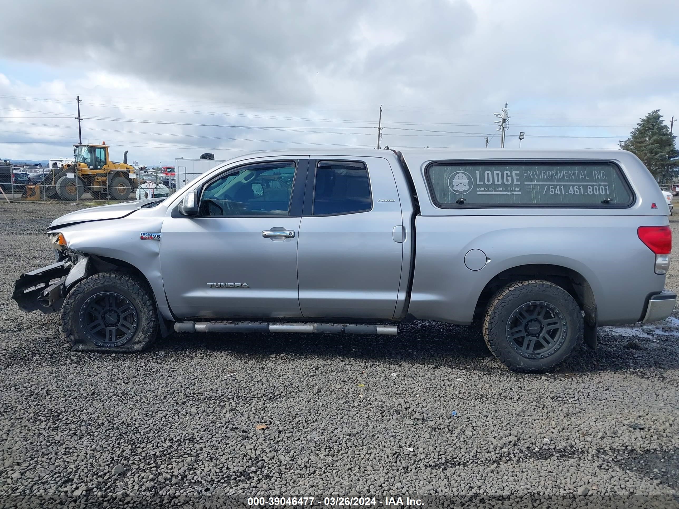 Photo 13 VIN: 5TFBV581X8X068118 - TOYOTA TUNDRA 