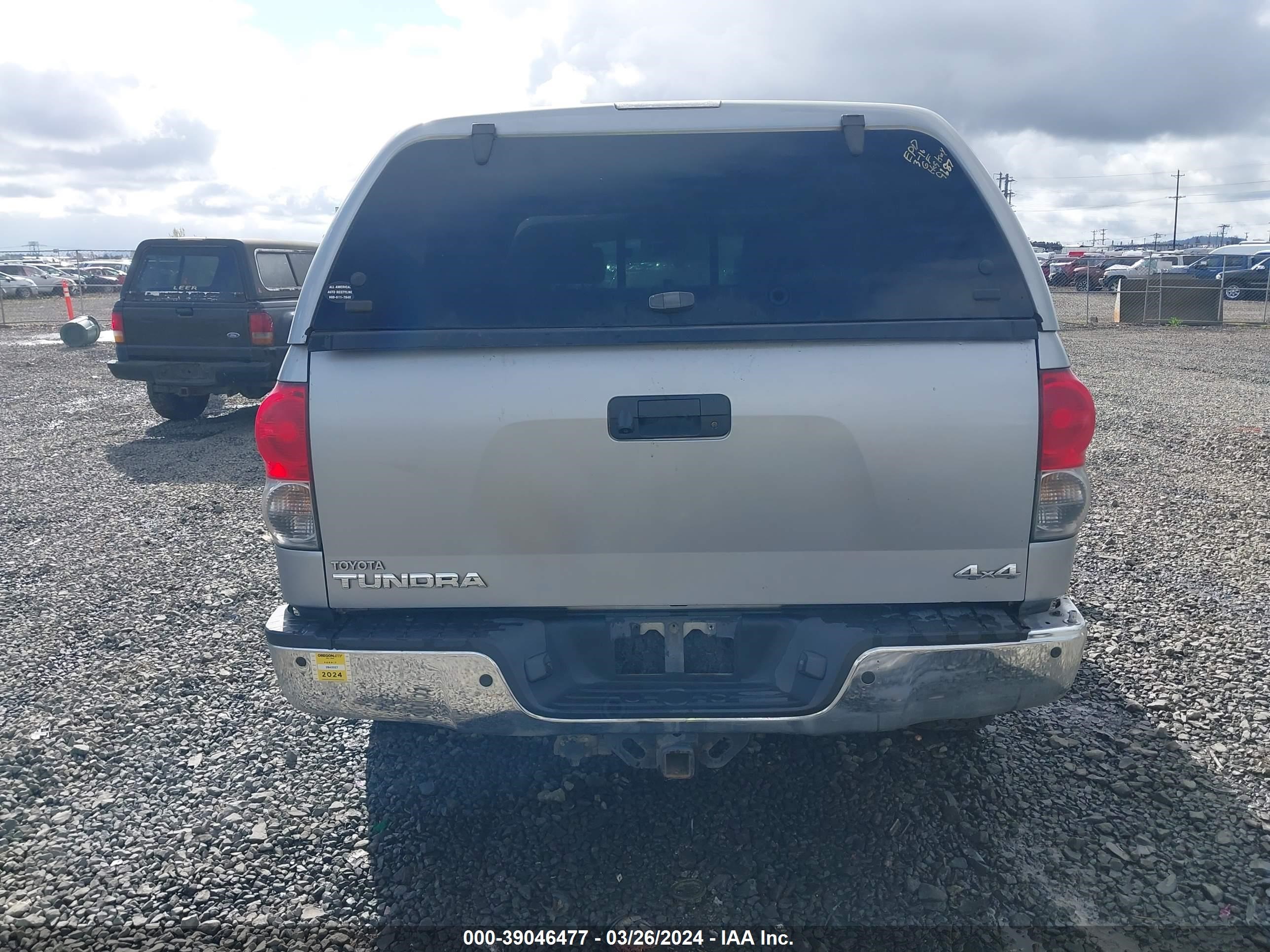 Photo 15 VIN: 5TFBV581X8X068118 - TOYOTA TUNDRA 