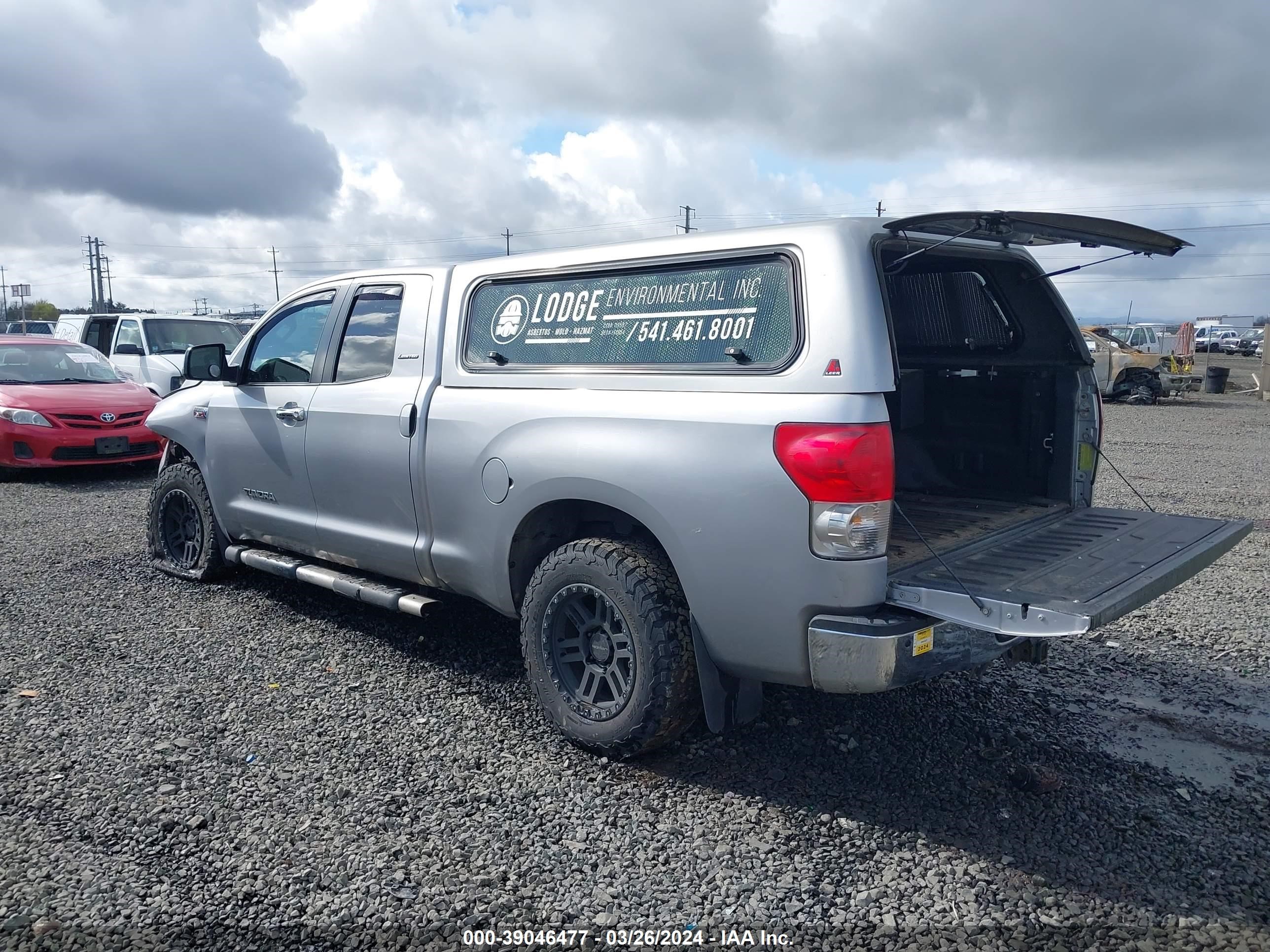 Photo 2 VIN: 5TFBV581X8X068118 - TOYOTA TUNDRA 