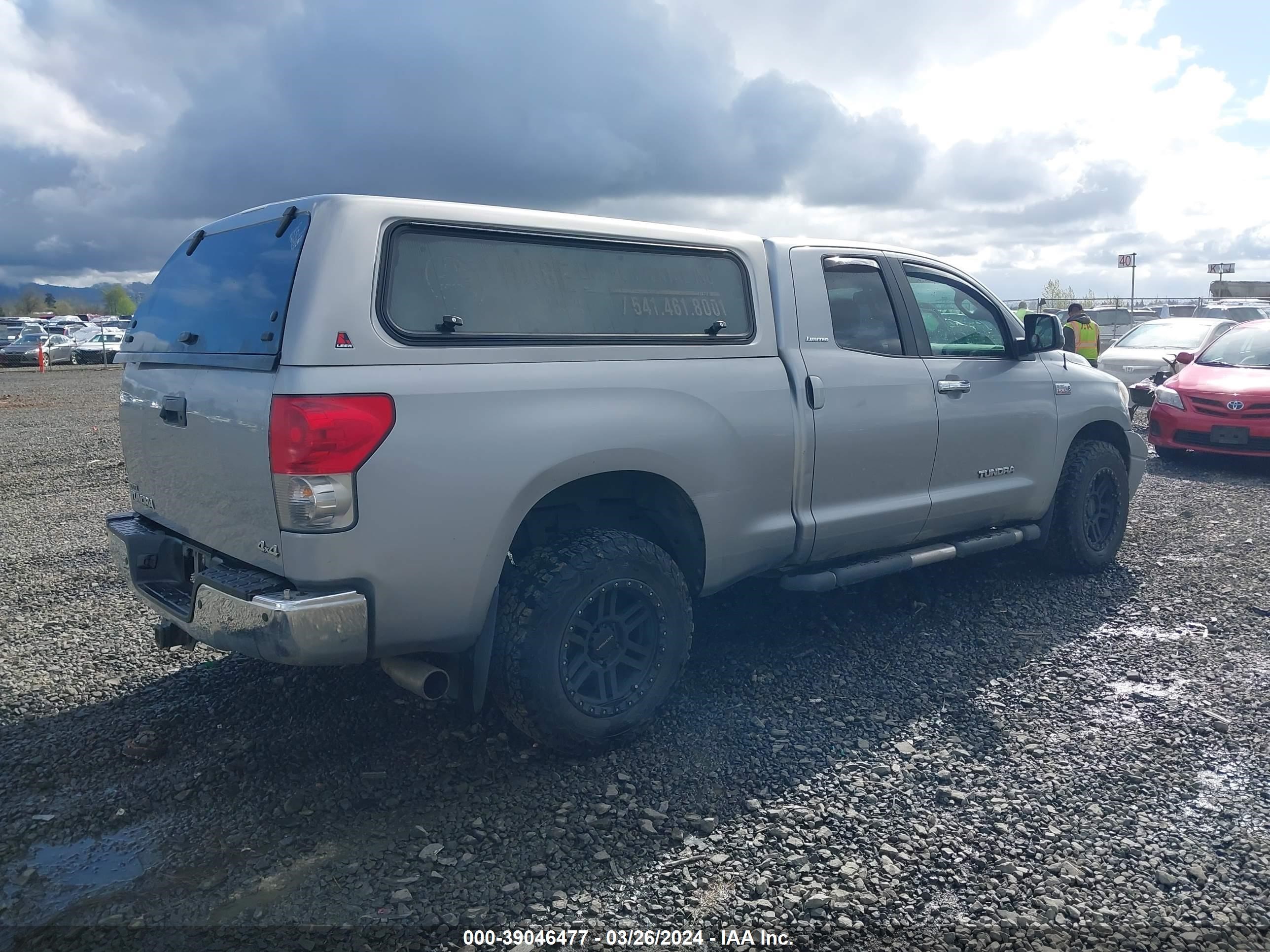 Photo 3 VIN: 5TFBV581X8X068118 - TOYOTA TUNDRA 