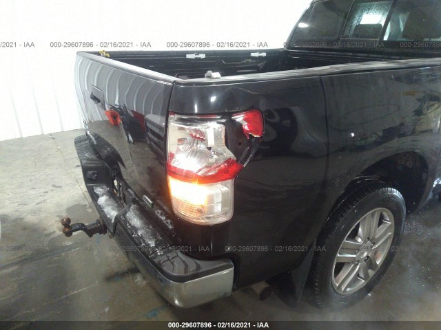 Photo 5 VIN: 5TFBW5F16CX211946 - TOYOTA TUNDRA 4WD TRUCK 