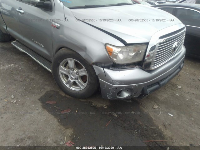 Photo 5 VIN: 5TFBW5F18AX096263 - TOYOTA TUNDRA 4WD TRUCK 