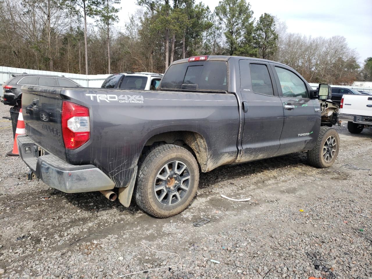 Photo 2 VIN: 5TFBW5F18GX497949 - TOYOTA TUNDRA 