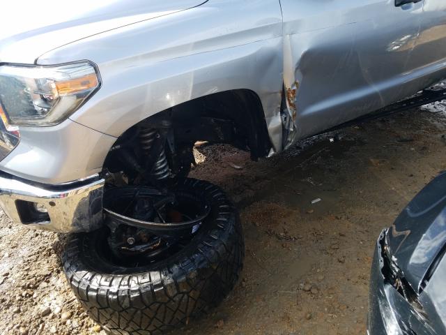 Photo 8 VIN: 5TFBW5F1XJX685900 - TOYOTA TUNDRA DOU 