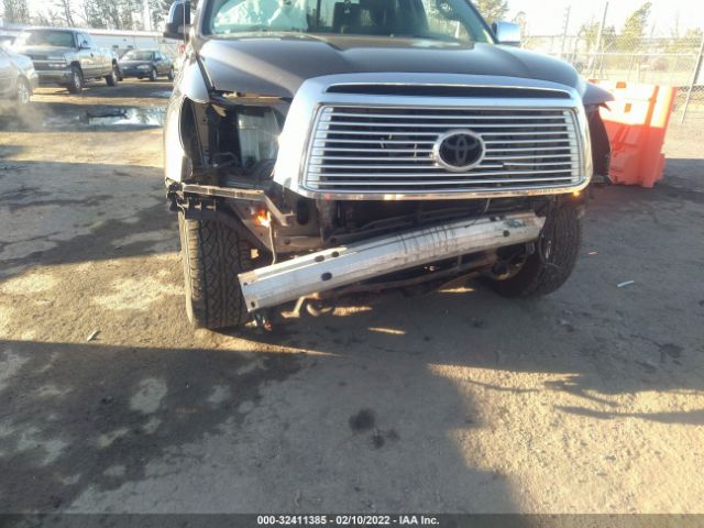 Photo 5 VIN: 5TFBY5F11CX235730 - TOYOTA TUNDRA 4WD TRUCK 