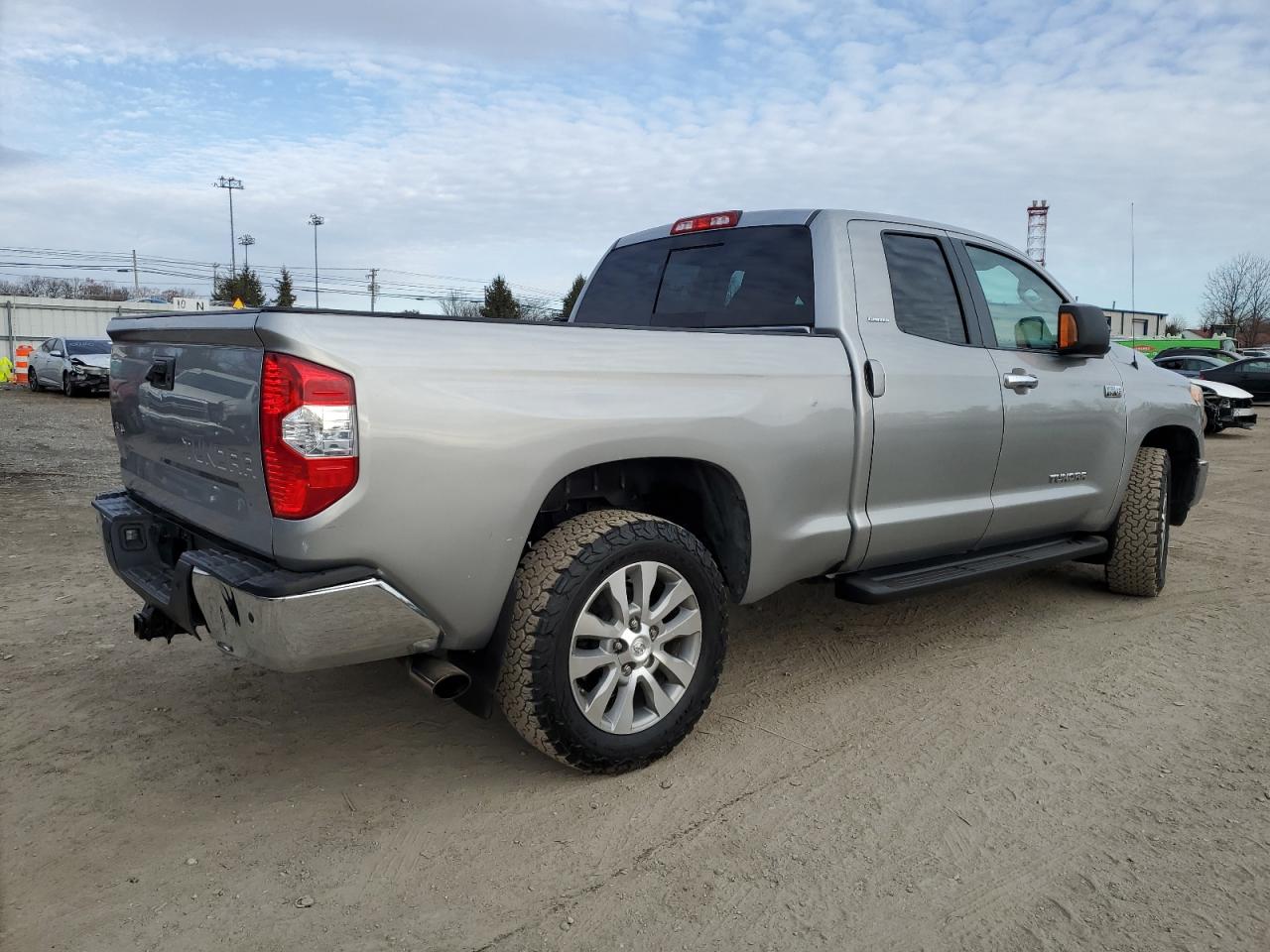 Photo 2 VIN: 5TFBY5F12FX438307 - TOYOTA TUNDRA 