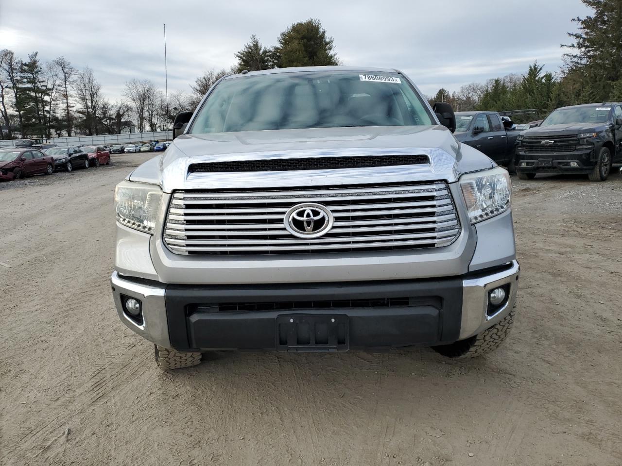 Photo 4 VIN: 5TFBY5F12FX438307 - TOYOTA TUNDRA 