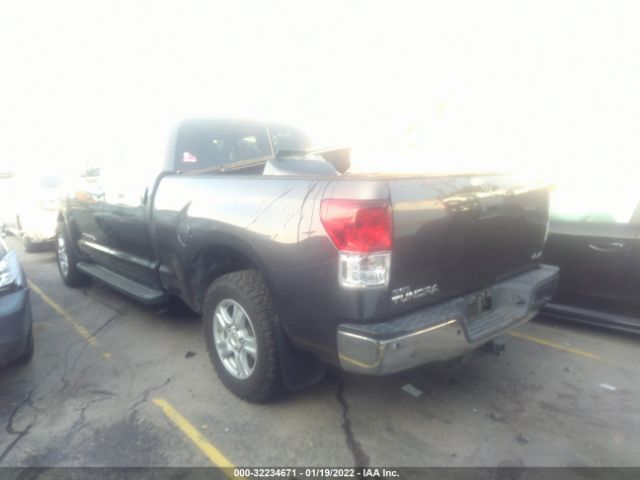 Photo 2 VIN: 5TFBY5F13CX226740 - TOYOTA TUNDRA 4WD TRUCK 