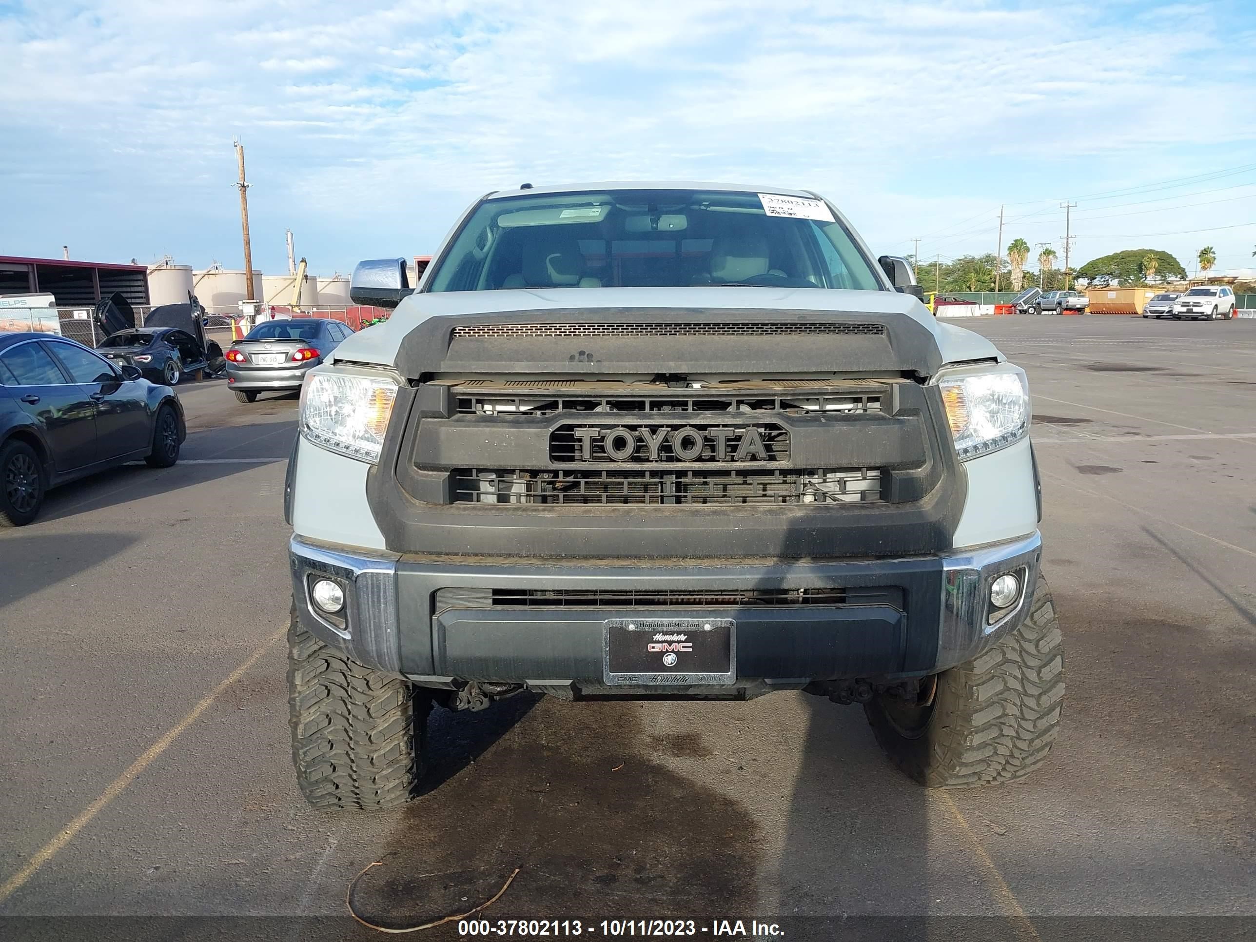 Photo 11 VIN: 5TFBY5F13GX541723 - TOYOTA TUNDRA 