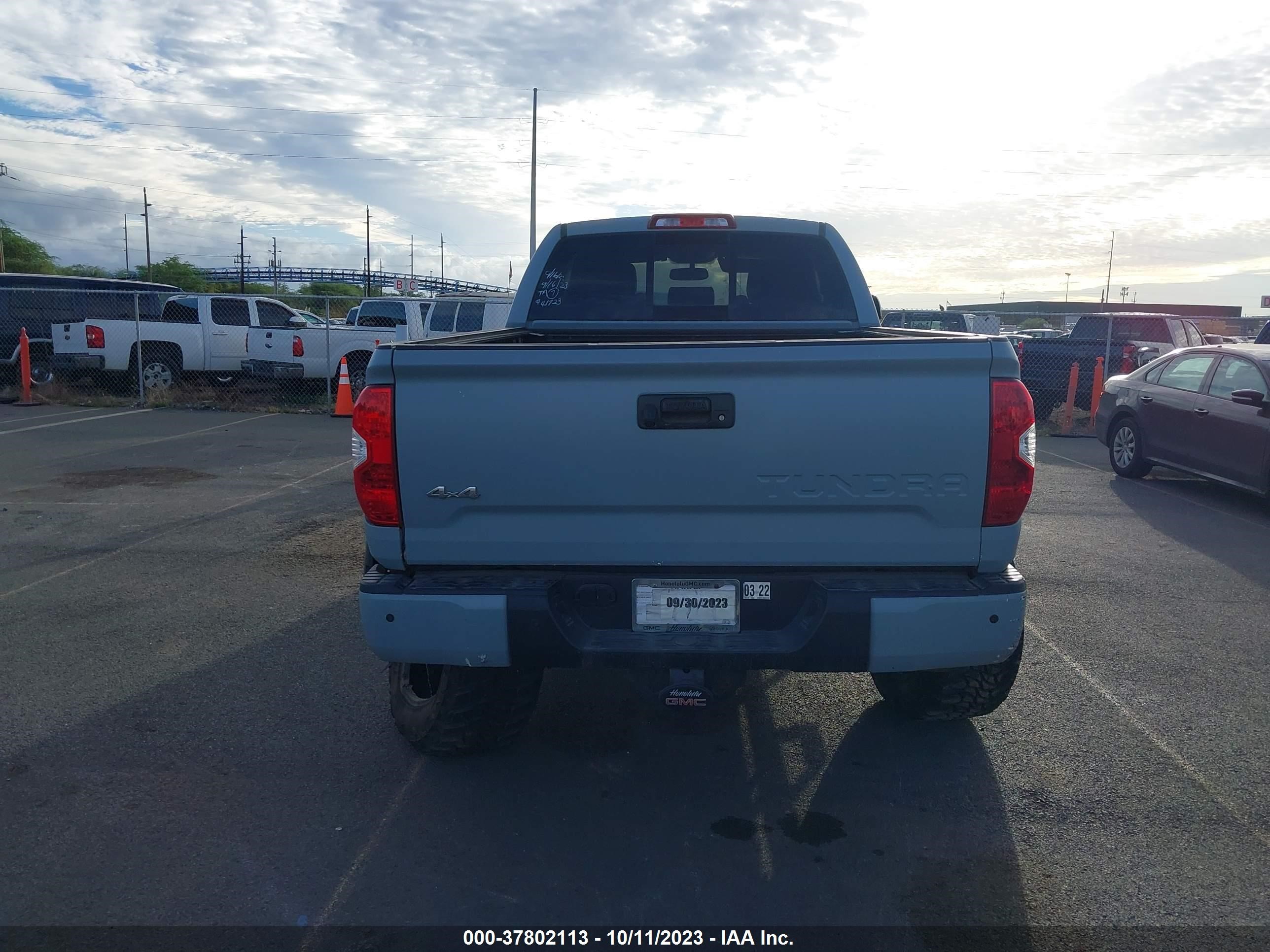 Photo 15 VIN: 5TFBY5F13GX541723 - TOYOTA TUNDRA 