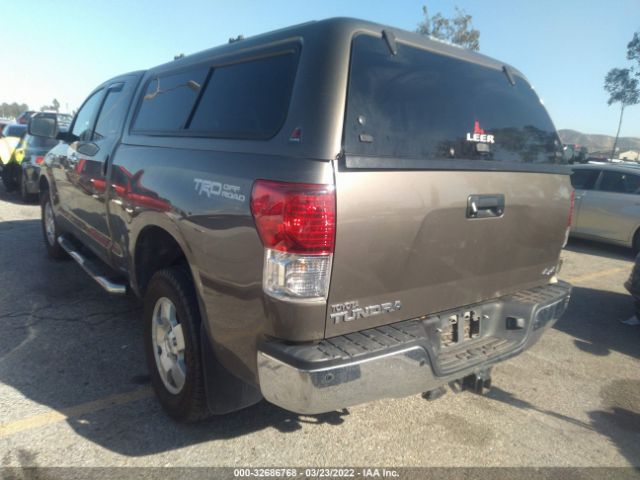 Photo 2 VIN: 5TFBY5F15DX305702 - TOYOTA TUNDRA 4WD TRUCK 