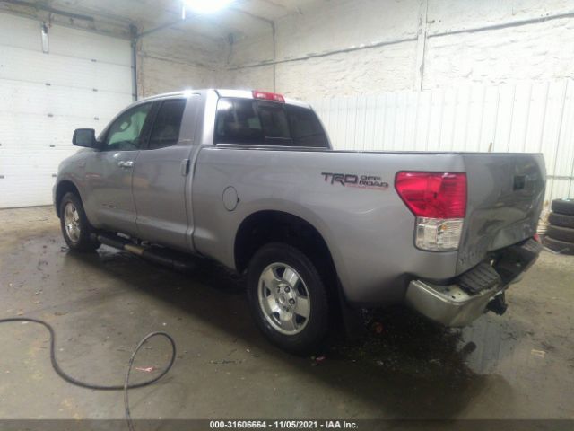 Photo 2 VIN: 5TFBY5F16AX122501 - TOYOTA TUNDRA 4WD TRUCK 