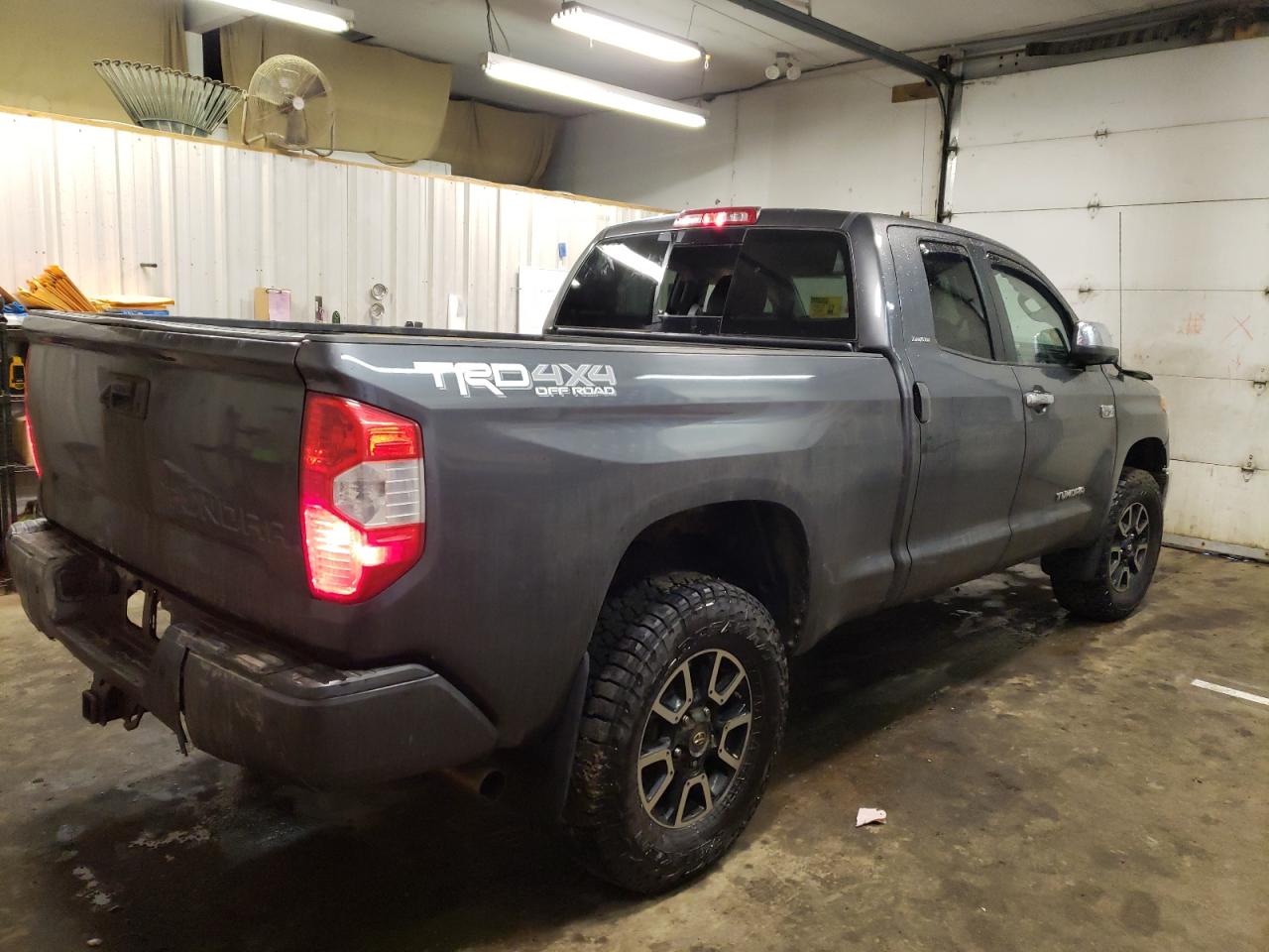 Photo 2 VIN: 5TFBY5F16HX666670 - TOYOTA TUNDRA 