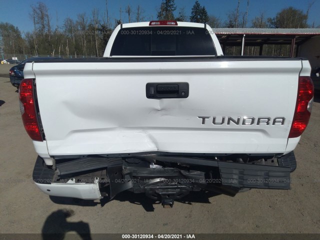 Photo 5 VIN: 5TFBY5F16JX726114 - TOYOTA TUNDRA 4WD 