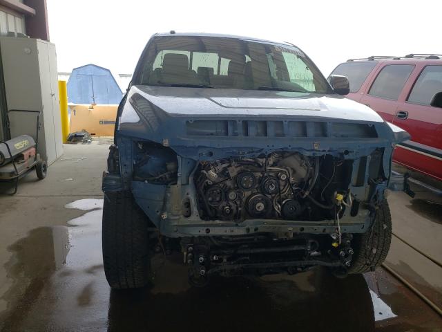 Photo 8 VIN: 5TFBY5F16KX795323 - TOYOTA TUNDRA DOU 