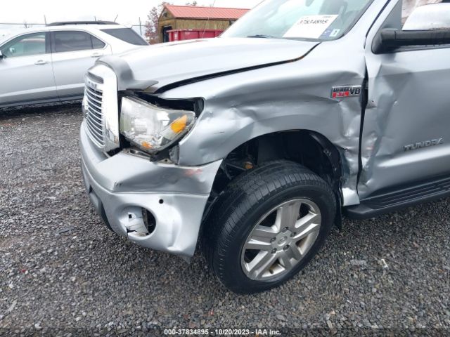 Photo 5 VIN: 5TFBY5F18BX177212 - TOYOTA TUNDRA 4WD TRUCK 