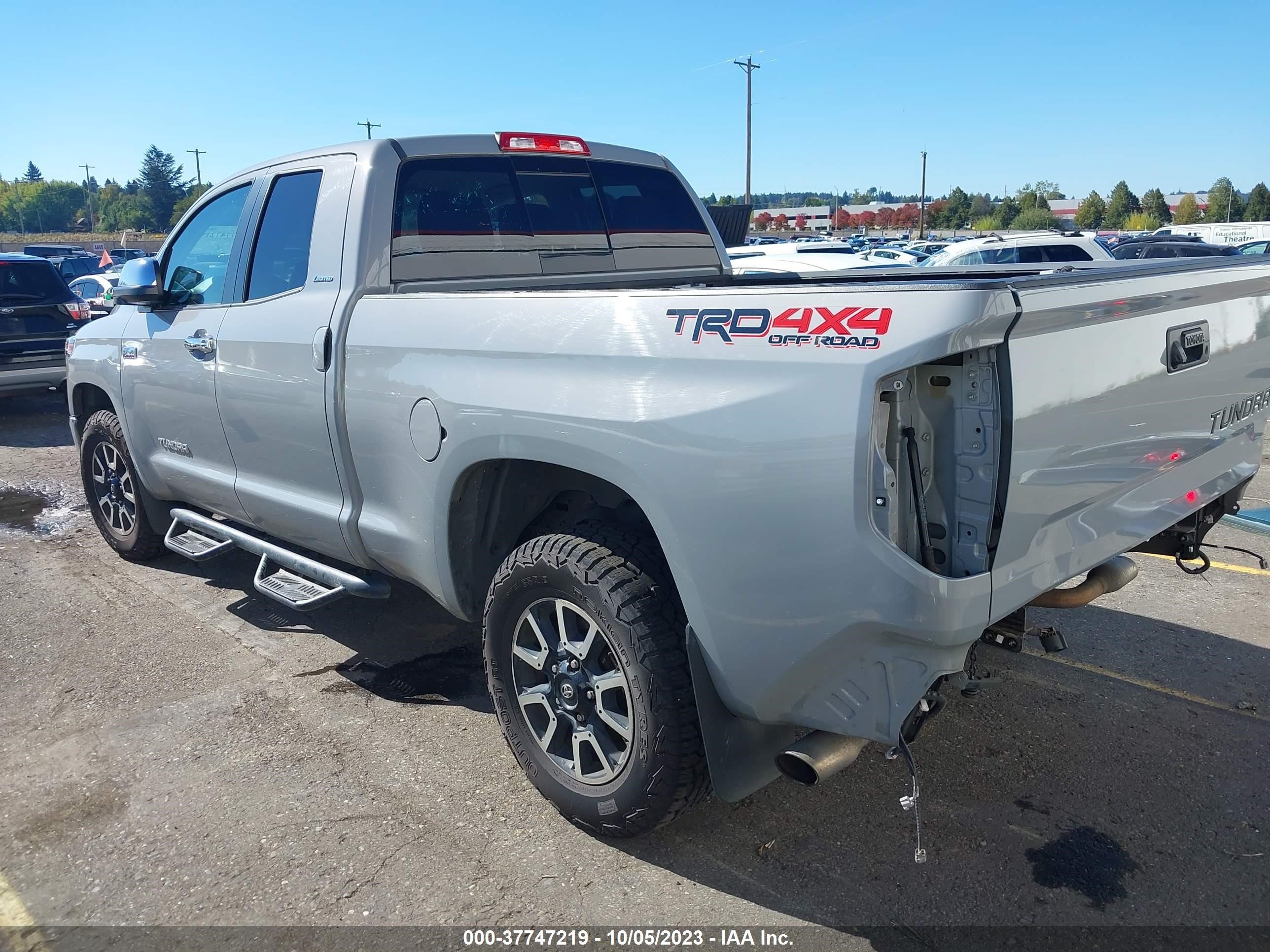 Photo 2 VIN: 5TFBY5F18JX743142 - TOYOTA TUNDRA 