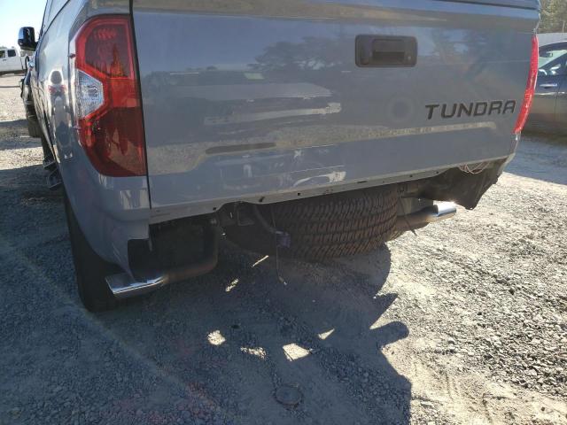 Photo 8 VIN: 5TFBY5F18JX752584 - TOYOTA TUNDRA DOU 