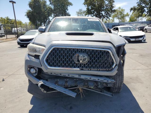 Photo 4 VIN: 5TFBZ5DNXJX004227 - TOYOTA TACOMA DOU 