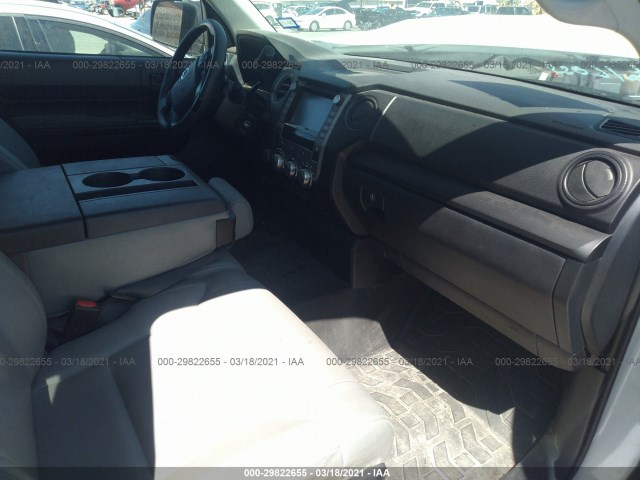 Photo 4 VIN: 5TFCY5F17LX025704 - TOYOTA TUNDRA 4WD 