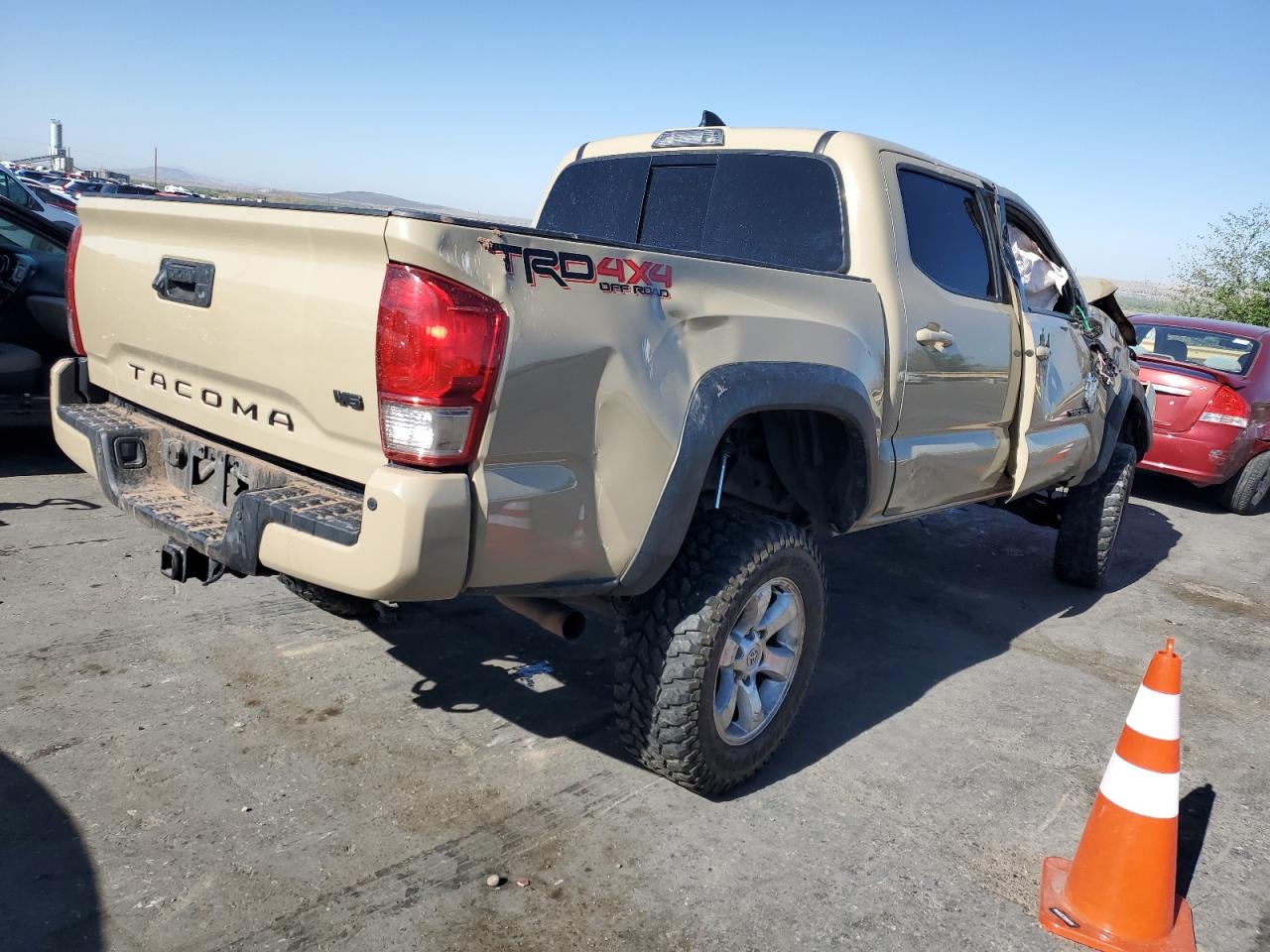 Photo 2 VIN: 5TFCZ5AN0HX091929 - TOYOTA TACOMA 